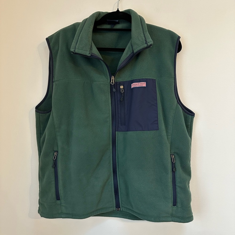 Vineyard vines vest size large